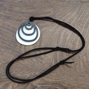 Kétszínű kétrétegű nyaklánc állítható hosszúsággal - fehér+fekete - ékszer - nyaklánc - medálos nyaklánc - Meska.hu