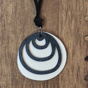 Kétszínű kétrétegű nyaklánc állítható hosszúsággal - fehér+fekete, Ékszer, Nyaklánc, Medálos nyaklánc, Famegmunkálás, MESKA