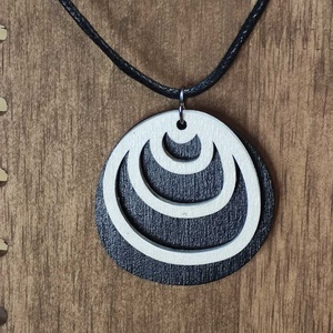 Kétszínű kétrétegű nyaklánc állítható hosszúsággal - fekete+fehér, Ékszer, Nyaklánc, Medálos nyaklánc, Famegmunkálás, MESKA