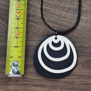 Kétszínű kétrétegű nyaklánc állítható hosszúsággal - fekete+fehér - ékszer - nyaklánc - medálos nyaklánc - Meska.hu