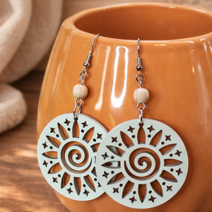 Napvirág � mentazöld fa fülbevaló, közepes, Ékszer, Fülbevaló, Lógós kerek fülbevaló, Famegmunkálás, MESKA