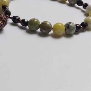 Sárga türkiz-gagát 27 szemes mala/karkötő - ékszer - karkötő - bogyós karkötő - Meska.hu