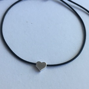 Szivecskés-szerencsehozó minimál karkötő - ékszer - karkötő - bogyós karkötő - Meska.hu