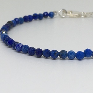 Idegnyugtató Lapis lazuli karkötő - ékszer - karkötő - karkötő medállal - Meska.hu