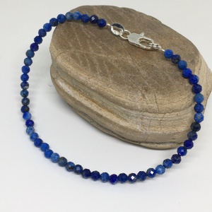Idegnyugtató Lapis lazuli karkötő - ékszer - karkötő - karkötő medállal - Meska.hu