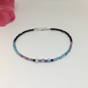 Kék Topáz- Ametiszt minimál karkötő - ékszer - karkötő - gyöngyös karkötő - Meska.hu