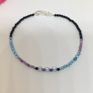 Kék Topáz- Ametiszt minimál karkötő - ékszer - karkötő - gyöngyös karkötő - Meska.hu