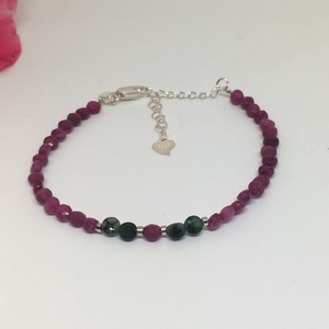  Bőség - Rubin, Smaragd minimál karkötő - ékszer - karkötő - bogyós karkötő - Meska.hu