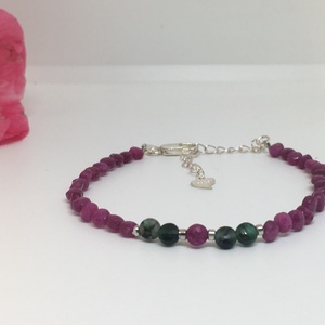  Bőség - Rubin, Smaragd minimál karkötő - ékszer - karkötő - bogyós karkötő - Meska.hu