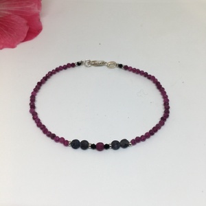 Életkedvet adó nyersRubin- nyersZafír minimál karkötő - ékszer - karkötő - bogyós karkötő - Meska.hu