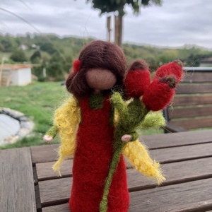 Tűnemezelt Csipkebogyóka  - művészet - textilkép - nemezelt - Meska.hu Tűnemezelt Csipkebogyóka  - művészet - textilkép - nemezelt - Meska.hu