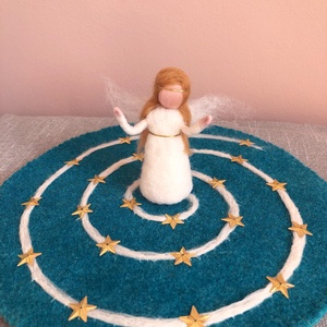 Adventi lépegető  24 csillaggal és tűnemezelt angyallal - Meska.hu