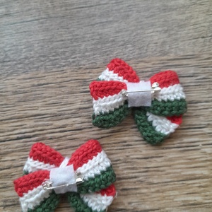 Horgolt kokárda  - ékszer - kitűző és bross - Meska.hu