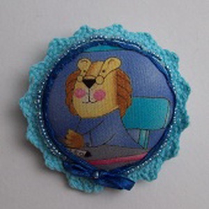 Dr. Leo kitűző, Ékszer, Kitűző és Bross, Kitűző, Varrás, MESKA