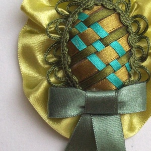 Zöld szalagos szövött kitűző - ékszer - kitűző és bross - kitűző - Meska.hu