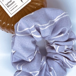Textil scrunchie hajgumi, M  - halványlila virágos - Meska.hu
