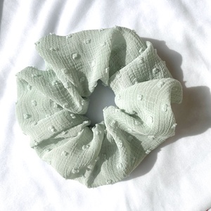 Textil scrunchie hajgumi, M   - zöld pöttyös - ruha & divat - hajdísz & hajcsat - hajgumi - Meska.hu