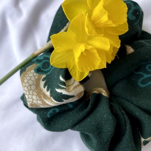 textil scrunchie hajgumi, M - zöld sárkányos - Meska.hu