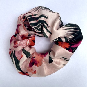 Selyem scrunchie hajgumi, M  - Trópusi - ruha & divat - hajdísz & hajcsat - hajgumi - Meska.hu