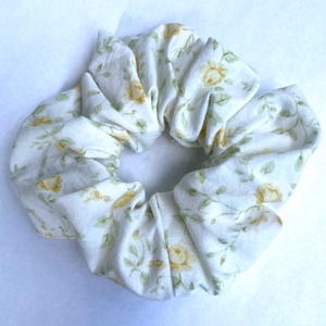 Textil scrunchie hajgumi, M - sárga kisvirágos - ruha & divat - hajdísz & hajcsat - hajgumi - Meska.hu