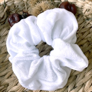 Plüss scrunchie hajgumi, M - fehér - Meska.hu