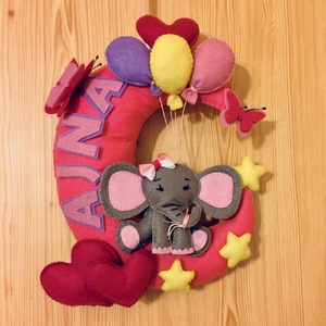 Holdon ülő kiselefánt lufikkal filc  gyerek névtábla, falidísz, babaszoba dekoráció  - otthon & életmód - babaszoba, gyerekszoba - babaszoba dekoráció - Meska.hu