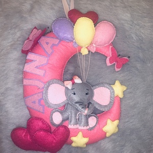 Holdon ülő kiselefánt lufikkal filc  gyerek névtábla, falidísz, babaszoba dekoráció , Otthon & Életmód, Babaszoba, gyerekszoba, Babaszoba dekoráció, Varrás, Mindenmás, MESKA