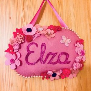 Virágos filc  gyerek névtábla,ajtódísz,falidísz, babaszoba dekoráció - otthon & életmód - babaszoba, gyerekszoba - gyerek névtábla - Meska.hu