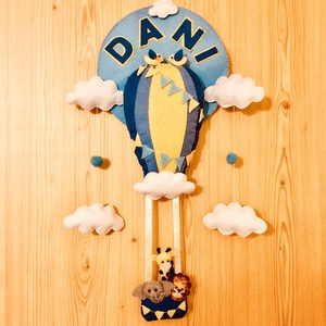Hőlégballon a felhők közt filc névtábla , falidísz , babaszoba dekoráció - otthon & életmód - babaszoba, gyerekszoba - gyerek névtábla - Meska.hu