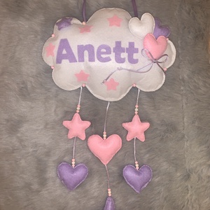 Felhő filc névtábla szívekkel, falidísz , ajtódísz , babaszoba dekoráció , Otthon & Életmód, Babaszoba, gyerekszoba, Babaszoba dekoráció, Varrás, Mindenmás, MESKA