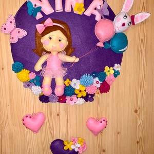 Kislány lufikkal, virágok között babaszoba dekoráció, filc névtábla, ajtódísz,gyerekszob dekoráció  , Otthon & Életmód, Babaszoba, gyerekszoba, Babaszoba dekoráció, Varrás, Mindenmás, MESKA