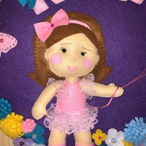 Kislány lufikkal, virágok között babaszoba dekoráció, filc névtábla, ajtódísz,gyerekszob dekoráció   - otthon & életmód - babaszoba, gyerekszoba - babaszoba dekoráció - Meska.hu