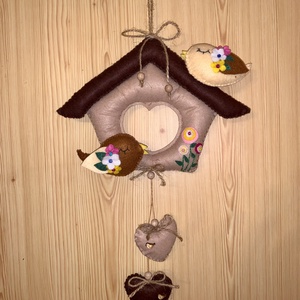 Házikó  madarakkal filc kopogtató,  ajtódísz, Otthon & Életmód, Dekoráció, Ajtó- és ablak dekoráció, Ajtódísz & Kopogtató, Varrás, Mindenmás, MESKA