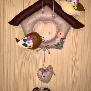 Házikó  madarakkal filc kopogtató,  ajtódísz - otthon & életmód - dekoráció - ajtó- és ablak dekoráció - ajtódísz & kopogtató - Meska.hu