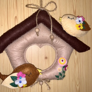 Házikó  madarakkal filc kopogtató,  ajtódísz - otthon & életmód - dekoráció - ajtó- és ablak dekoráció - ajtódísz & kopogtató - Meska.hu