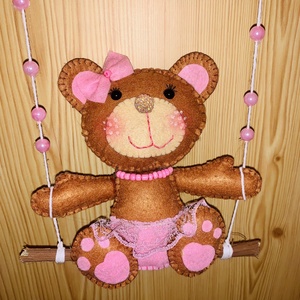 Hintázó kislány maci filc  gyerek névtábla,ajtódísz,falidísz - otthon & életmód - babaszoba, gyerekszoba - babaszoba dekoráció - Meska.hu