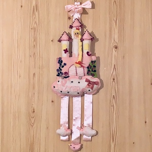 Kastély királylánnyal filc hajcsat tartó - ékszer - ékszertartó - fali ékszertartó - Meska.hu