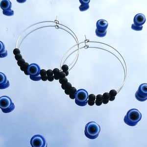 Evil eye ördög szem motívum gyöngyös, matt fekete gyöngyös ezüst színű karika fülbevaló  - Meska.hu