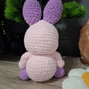 Horgolt nyuszi virággal - játék & sport - plüssállat & játékfigura - nyuszi - Meska.hu