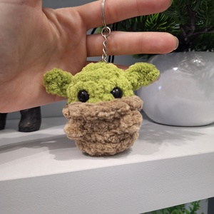 Horgolt Yoda kulcstartó - táska & tok - kulcstartó & táskadísz - táskadísz - Meska.hu