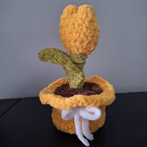 Horgolt tulipán cserépben, Játék & Sport, Plüssállat & Játékfigura, Más figura, Horgolás, MESKA