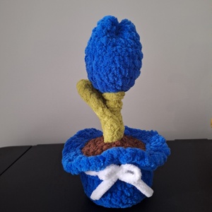 Horgolt tulipán kaspóban, Játék & Sport, Plüssállat & Játékfigura, Más figura, Horgolás, MESKA