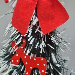 Piros díszes fehér tüskés mű süvegfenyő - otthon & életmód - dekoráció - asztal és polc dekoráció - asztaldísz - Meska.hu