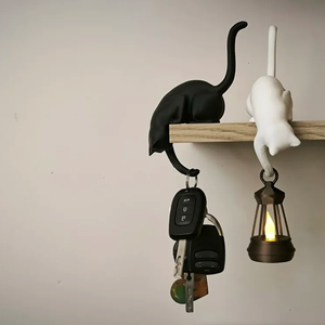 Macskás Polckampó / Cat Shelf Hook, Otthon & Életmód, Dekoráció, Fali és függő dekoráció, Fali kulcstartó, Fotó, grafika, rajz, illusztráció, Egy kis macska, ami mindig kéznél tartja a kulcsaidat.*

Ez a macska formájú polckampó kinyújtott m..., MESKA