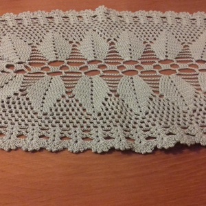 Ovális, cakkos szélű, halvány zöld horgolt terítő - otthon & életmód - konyhafelszerelés, tálalás - tálalás - terítő - Meska.hu