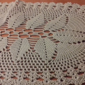 Ovális, cakkos szélű, halvány zöld horgolt terítő - otthon & életmód - konyhafelszerelés, tálalás - tálalás - terítő - Meska.hu