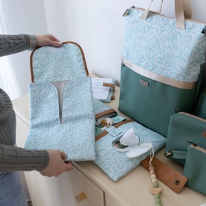 Pelenkázó lap -  vízhatlan, kicsire összehajtható, mosható - creamgreen - szépségápolás - pelenka & babaápolás - pelenkázó alátét - Meska.hu