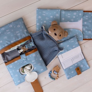 Pelenkázó lap -  vízhatlan, kicsire összehajtható, mosható - kék erdő - szépségápolás - pelenka & babaápolás - pelenkázó alátét - Meska.hu