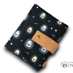 Pelenkázó neszeszer - vízhatlan - jungle stars, Baba - mama, Pelenkázó, babafürdető kellékek, Pelenkázó neszeszer, pelenkatartó, Varrás, Kívül-belül vízhatlan pelenkázó neszeszer kis oroszlánokkal, fekete színben, textilbőr patentos fül..., MESKA