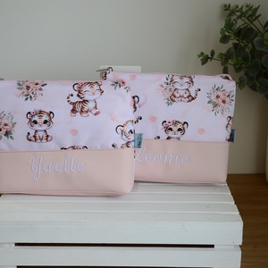 Cipzáros neszeszer névvel - 2 méretben - mini tigris - táska & tok - neszesszer - Meska.hu